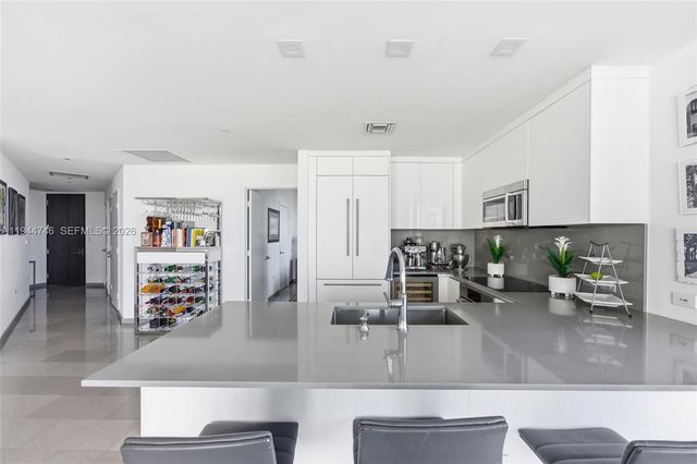 88 SW 7th St 2302, Miami, FL 33130