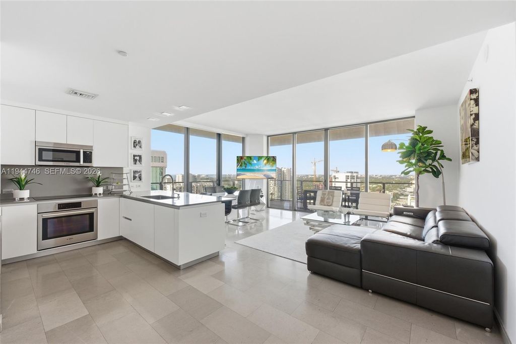 88 SW 7th St 2302, Miami, FL 33130