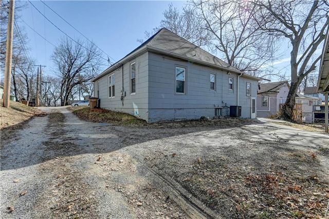 1013 S 4th Street, Atchison, KS 66002