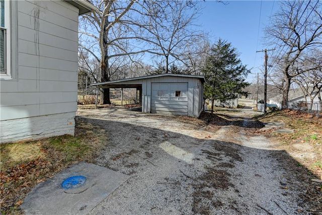 1013 S 4th Street, Atchison, KS 66002