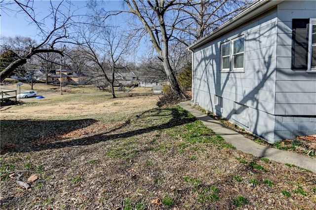 1013 S 4th Street, Atchison, KS 66002