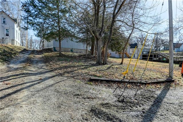 1013 S 4th Street, Atchison, KS 66002