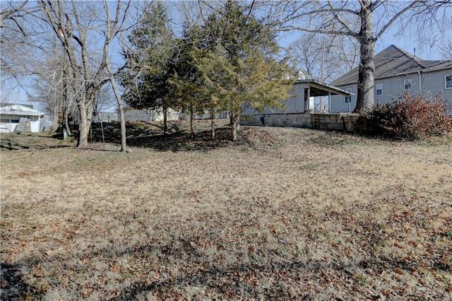 1013 S 4th Street, Atchison, KS 66002