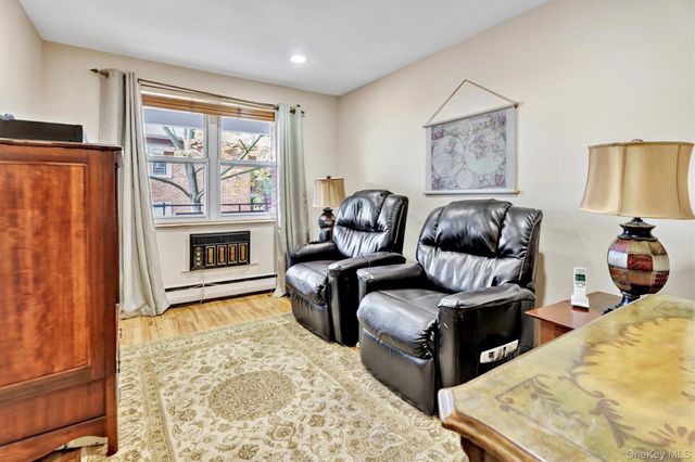 200 S Middle Neck Road J-6, Great Neck, NY 11021