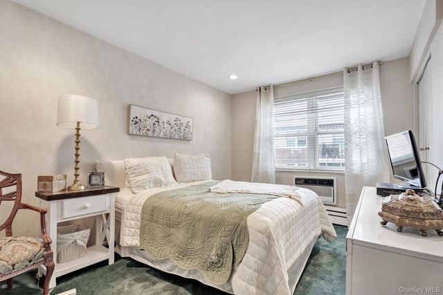 200 S Middle Neck Road J-6, Great Neck, NY 11021