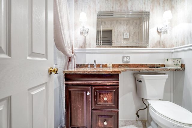 200 S Middle Neck Road J-6, Great Neck, NY 11021