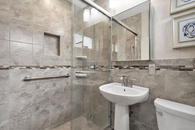 200 S Middle Neck Road J-6, Great Neck, NY 11021