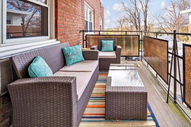 200 S Middle Neck Road J-6, Great Neck, NY 11021