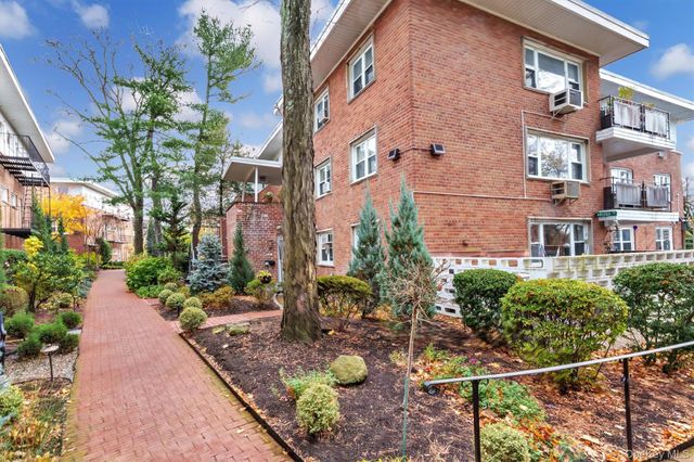 200 S Middle Neck Road J-6, Great Neck, NY 11021