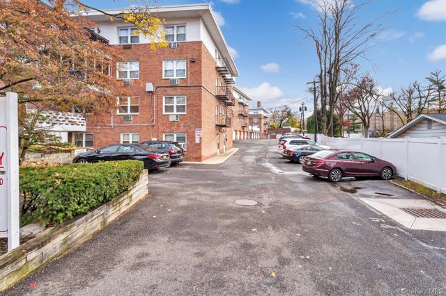 200 S Middle Neck Road J-6, Great Neck, NY 11021