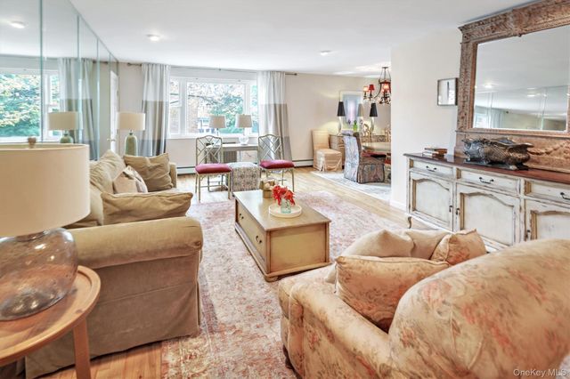 200 S Middle Neck Road J-6, Great Neck, NY 11021