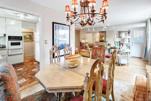 200 S Middle Neck Road J-6, Great Neck, NY 11021