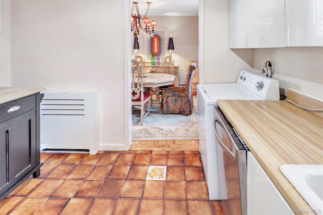 200 S Middle Neck Road J-6, Great Neck, NY 11021