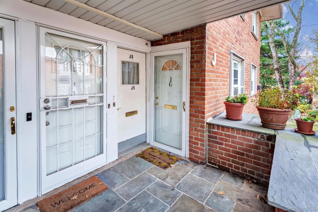 200 S Middle Neck Road J-6, Great Neck, NY 11021