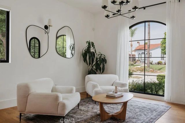 5142 Brynhurst Avenue, Los Angeles, CA 90043