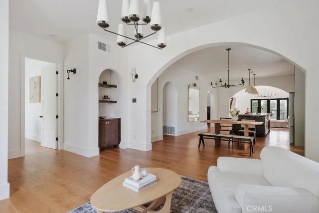 5142 Brynhurst Avenue, Los Angeles, CA 90043