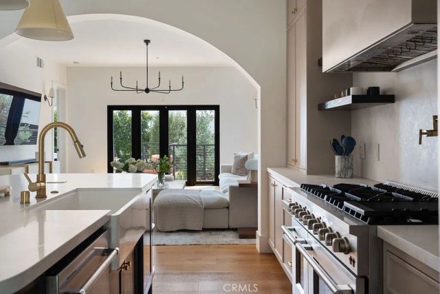 5142 Brynhurst Avenue, Los Angeles, CA 90043