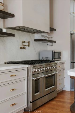 5142 Brynhurst Avenue, Los Angeles, CA 90043