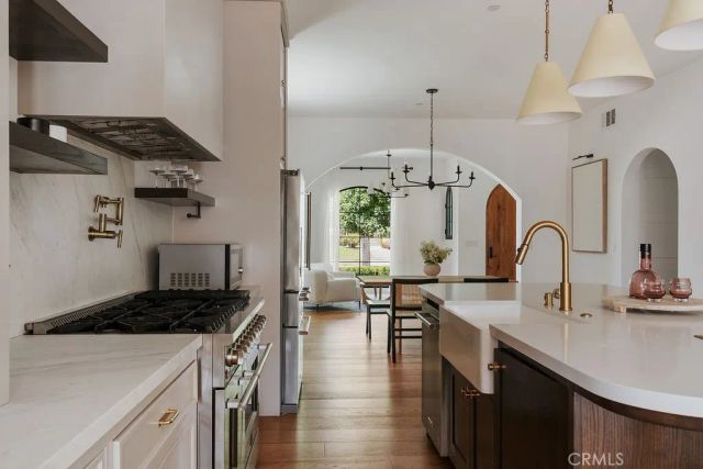 5142 Brynhurst Avenue, Los Angeles, CA 90043