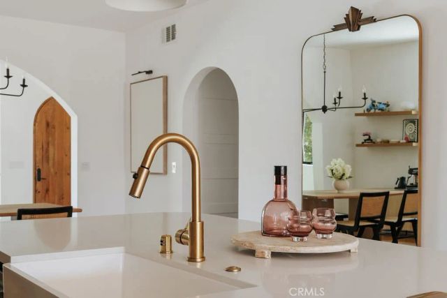 5142 Brynhurst Avenue, Los Angeles, CA 90043