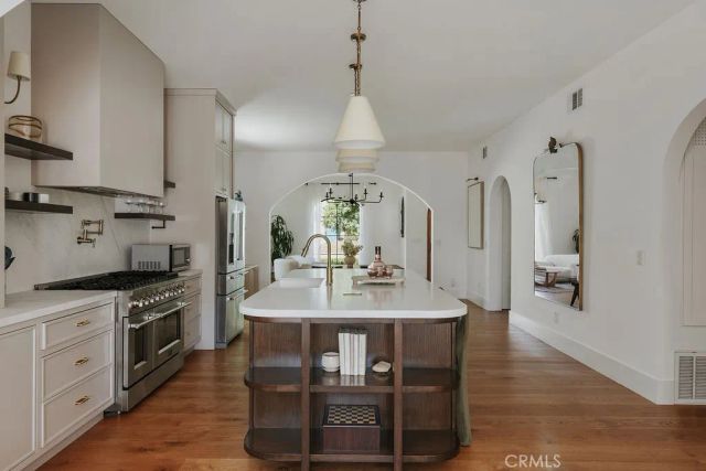 5142 Brynhurst Avenue, Los Angeles, CA 90043