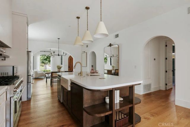 5142 Brynhurst Avenue, Los Angeles, CA 90043