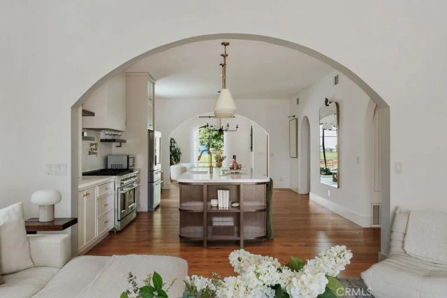 5142 Brynhurst Avenue, Los Angeles, CA 90043