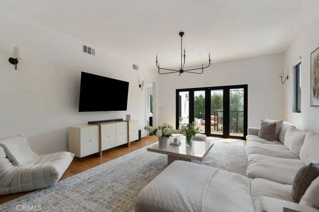 5142 Brynhurst Avenue, Los Angeles, CA 90043