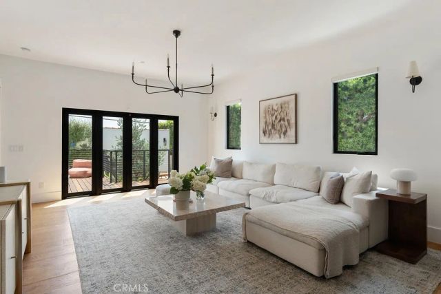 5142 Brynhurst Avenue, Los Angeles, CA 90043