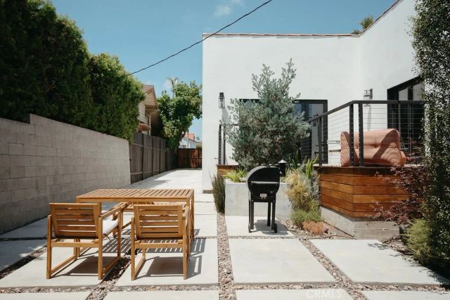 5142 Brynhurst Avenue, Los Angeles, CA 90043