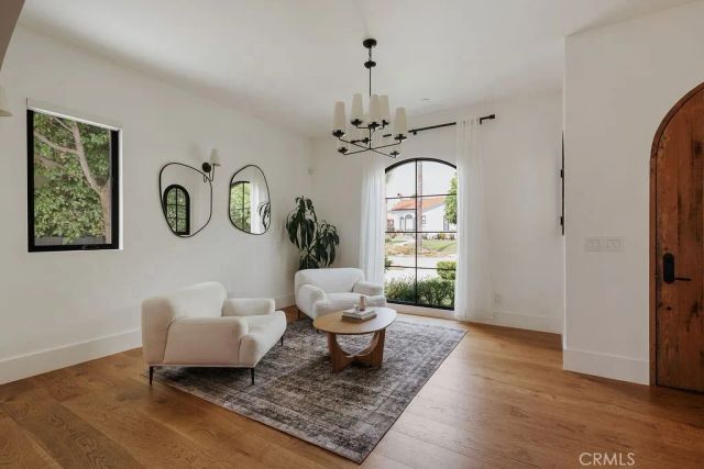 5142 Brynhurst Avenue, Los Angeles, CA 90043