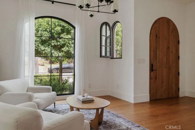 5142 Brynhurst Avenue, Los Angeles, CA 90043