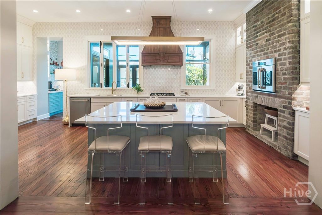 Image 19 of property listing at 314 E Huntingdon Street, Savannah, GA 31401