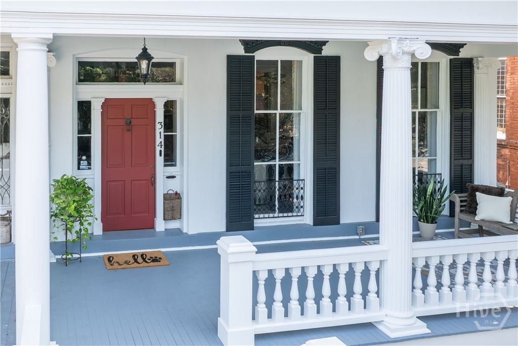 Image 3 of property listing at 314 E Huntingdon Street, Savannah, GA 31401