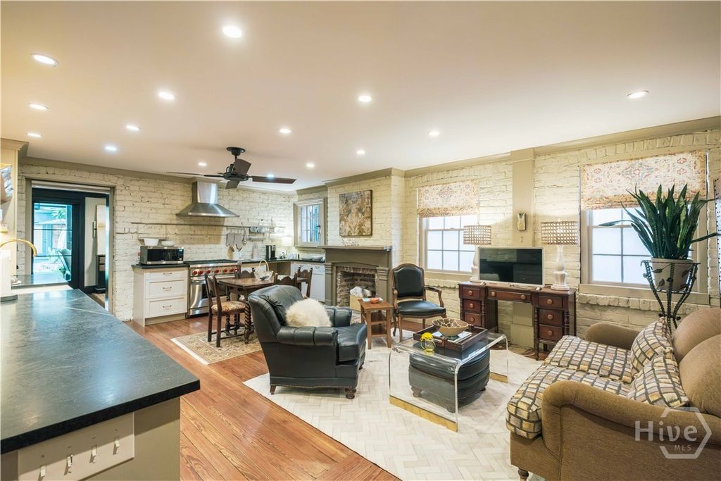 Image 44 of property listing at 314 E Huntingdon Street, Savannah, GA 31401
