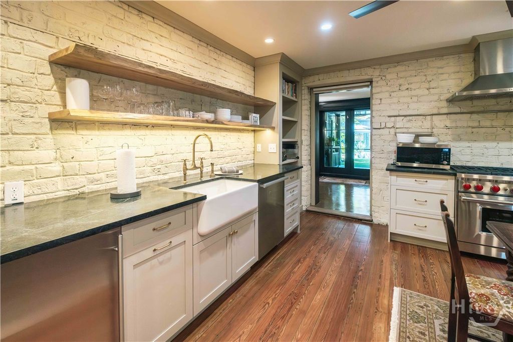 Image 47 of property listing at 314 E Huntingdon Street, Savannah, GA 31401