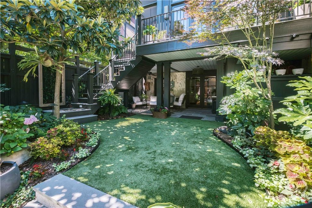 Image 59 of property listing at 314 E Huntingdon Street, Savannah, GA 31401