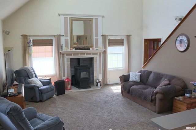 1157 E GUTH Road, Washington, IL 61571