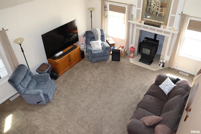 1157 E GUTH Road, Washington, IL 61571