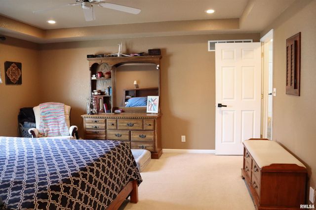1157 E GUTH Road, Washington, IL 61571