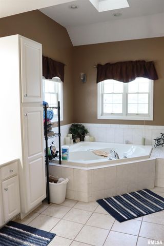 1157 E GUTH Road, Washington, IL 61571