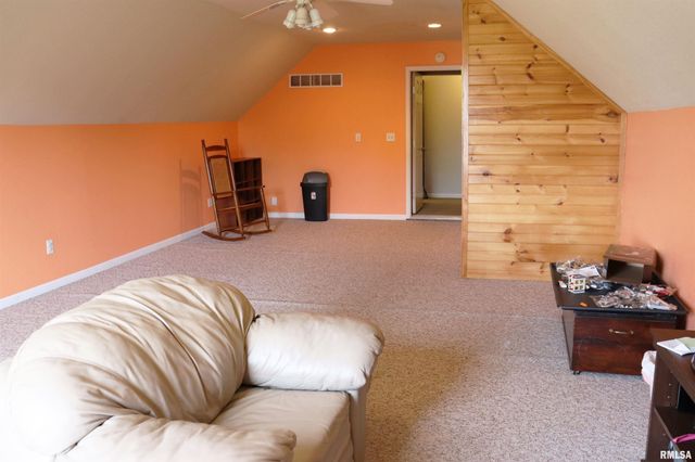 1157 E GUTH Road, Washington, IL 61571