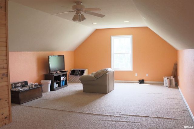 1157 E GUTH Road, Washington, IL 61571