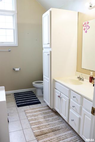 1157 E GUTH Road, Washington, IL 61571