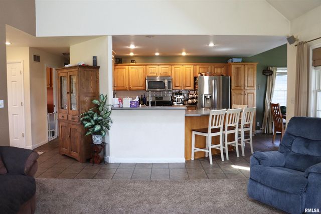 1157 E GUTH Road, Washington, IL 61571