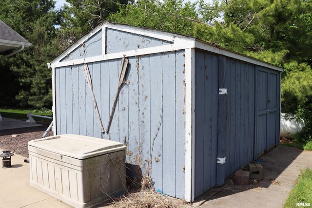 1157 E GUTH Road, Washington, IL 61571