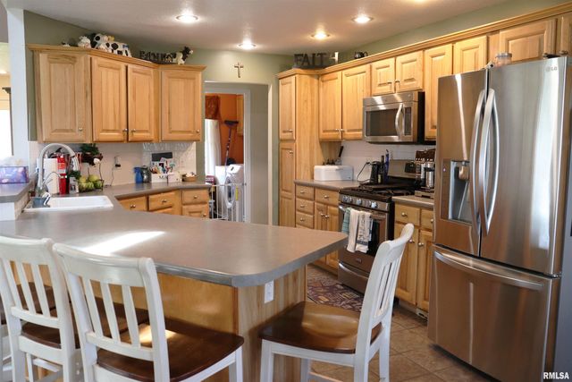 1157 E GUTH Road, Washington, IL 61571