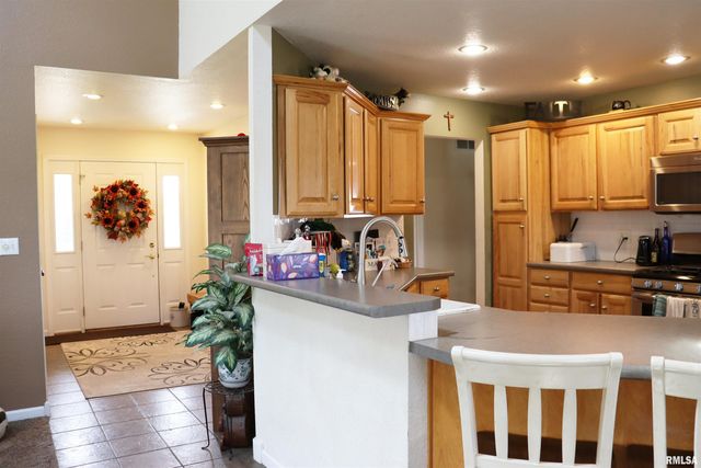 1157 E GUTH Road, Washington, IL 61571