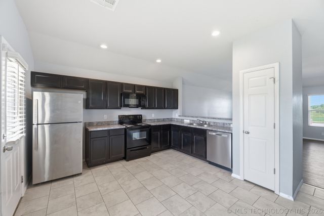10724 N 101st Avenue E, Owasso, OK 74055