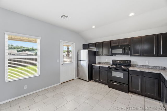 10724 N 101st Avenue E, Owasso, OK 74055